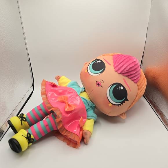 LOL Surprise Neon Pink QT Huggable Soft Plush Doll 2020 w/Yellow Boots - Picture 4 of 7